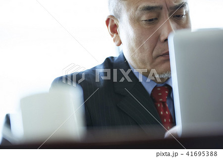 ビジネスマン　社長　重役 41695388