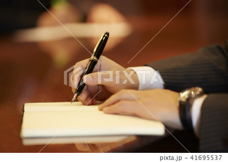 ビジネスマン 打ち合わせ ビジネスマン 打ち合わせ 41695537