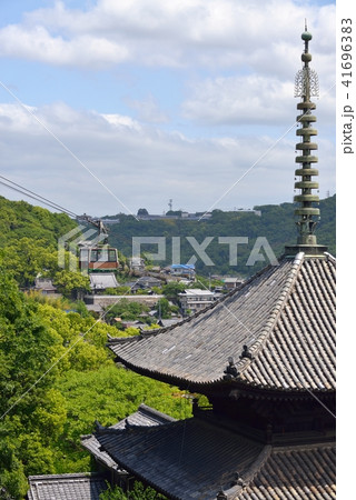 尾道の風景　天寧寺・海雲塔とロープーウェイ 41696383