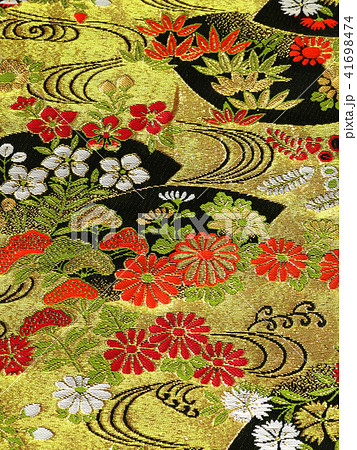 金襴を織り込んだ代表的な和柄デザインの西陣織 41698474