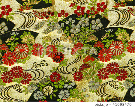 金襴を織り込んだ代表的な和柄デザインの西陣織 41698476