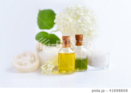 Spa composition with aroma oils and hydrangea Spa composition with aroma oils and hydrangea 41698608