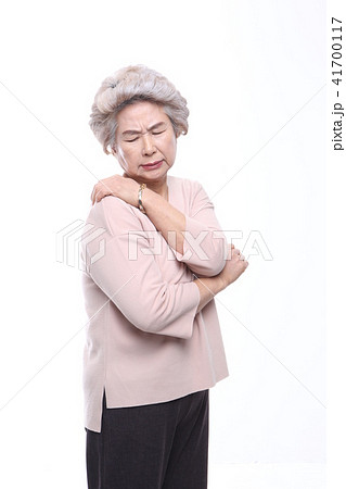 高齢者 老人 女性 41700117