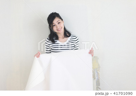 壁紙交換・女性 壁紙交換・女性 41701090