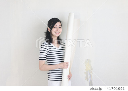 壁紙交換・女性 41701091