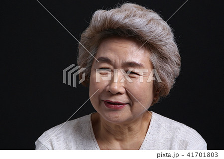高齢者 老人 女性 41701803
