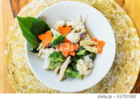 Pad Pak Ruam Mitr Stir fried mixed vegetables 41703362