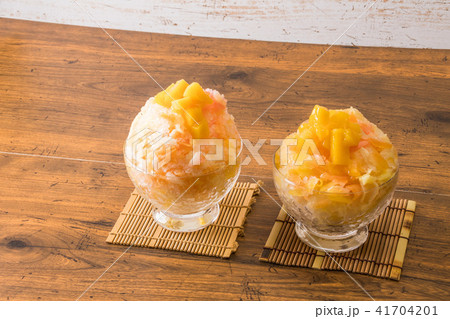アジアのかき氷　Shaved ice that Asian fruit 41704201