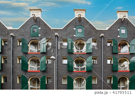 Black Residential Building 41705511