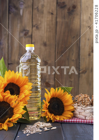 Oil dodsolnechnoe in the bottle, a bouquet of sunflowers flowers, on a terned background and Oil dodsolnechnoe in the bottle, a bouquet of sunflowers flowers, on a terned background and 41706228