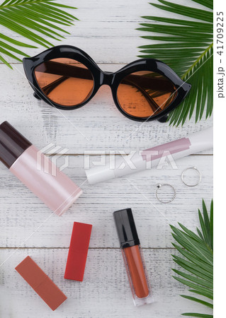 Sunglasses, cosmetic and skincare 41709225