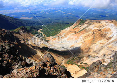 秋の十勝岳連峰から見る安政火口 41709810