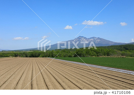パパスランドさっつる前から見る斜里岳 41710106