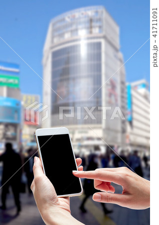 Woman hand hold and touch screen smartphone Woman hand hold and touch screen smartphone 41711091