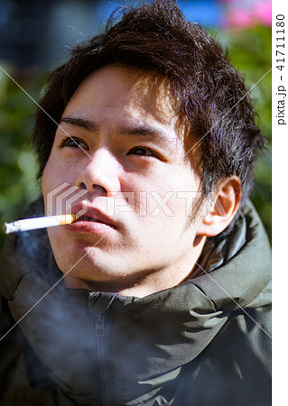 男性　日本人　喫煙者 41711180