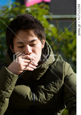男性　日本人　喫煙者 41711298