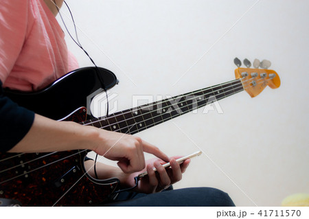 ベーシスト　スマホ 41711570