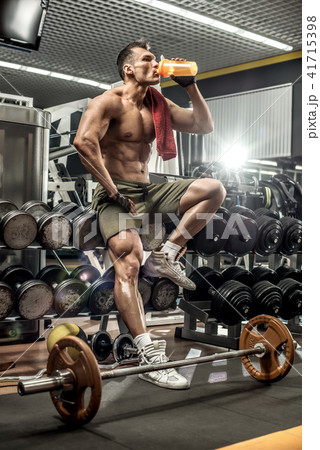 bodybuilder in gym 41715398