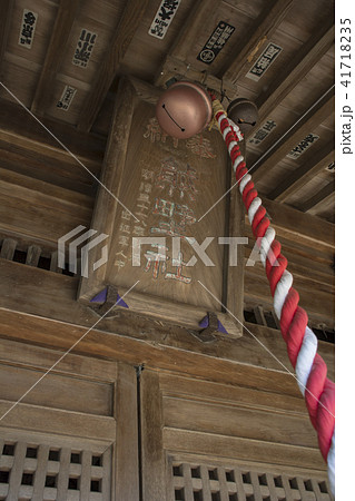 熊野神社本殿の扁額と鈴(鎌倉市大船) 41718235