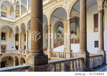 Maqueda Courtyard - Palermo 41718909