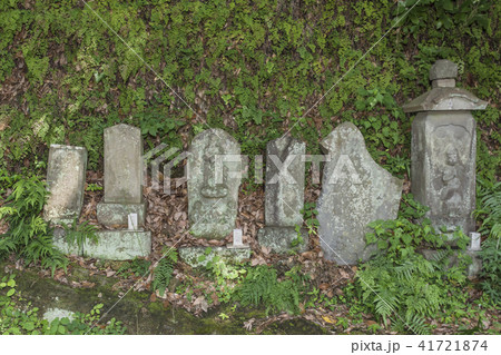 朝夷奈切通の石仏(横浜市金沢区朝比奈町) 朝夷奈切通の石仏(横浜市金沢区朝比奈町) 41721874