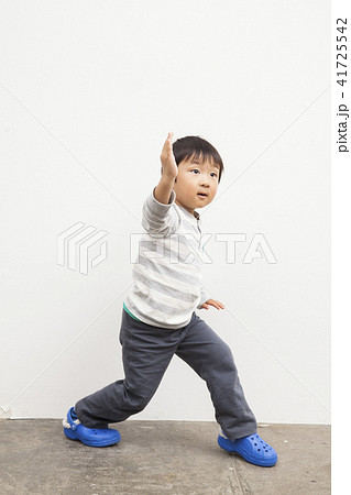 ４歳の男の子 の写真素材
