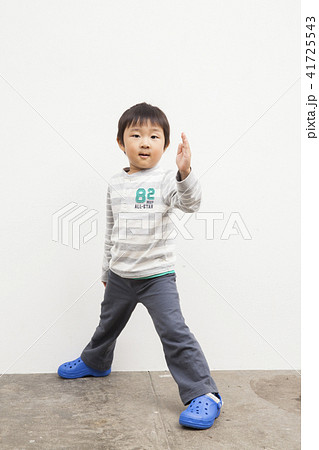 4歳の男の子 4歳の男の子 41725543