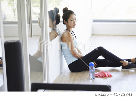 水 若い女性 韓国人 41725743