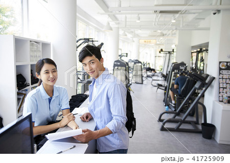 若い男 若い男性 若い女性 41725909