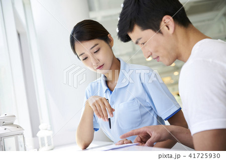 若い男 若い男性 若い女性 41725930