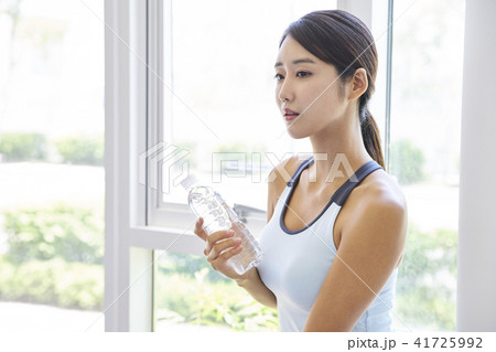 水 若い女性 韓国人 41725992