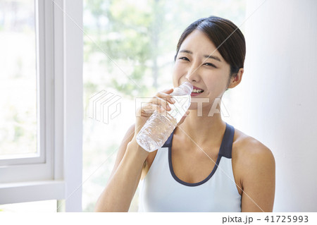 水 笑顔 微笑 41725993