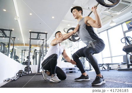 スポーツ 運動器具 若い男 41726185