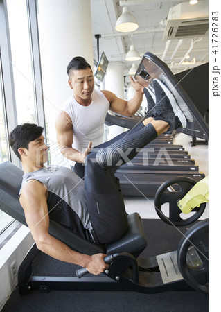 運動器具 若い男 若い男性 41726283