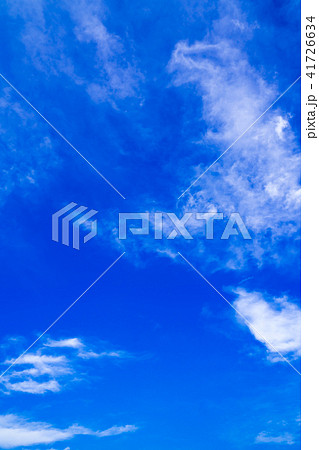 2018年梅雨明け日の空（縦） 41726634