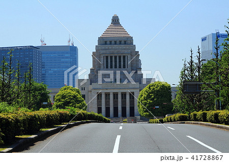 正面から見た国会議事堂 正面から見た国会議事堂 41728867