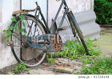 bicycle Antique Broken Old at decay and rust bicycle Antique Broken Old at decay and rust 41729148