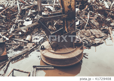 Metal recycle factory, Magnetic Backhoe  41729408