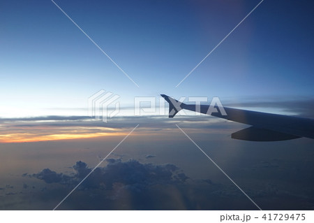 飛行機からの夕日の写真素材 [41729475] - PIXTA