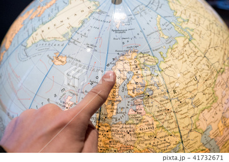 Finger pointing on world ball for planning 41732671