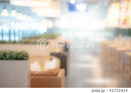 Abstract blurred restaurant and cafe background Abstract blurred restaurant and cafe background 41732924