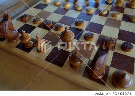 chess old wood game 41733673