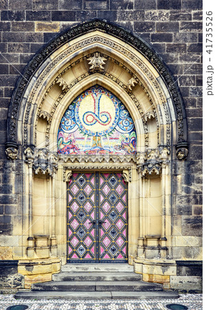 Entrance doors to Basilica of St. Peter 41735526