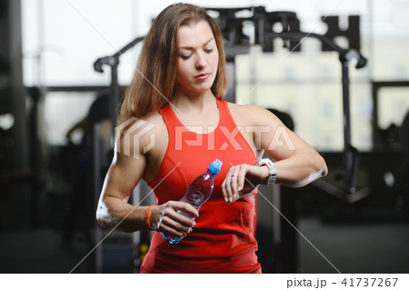 strong sexy athletic young girl working out in gym 41737267