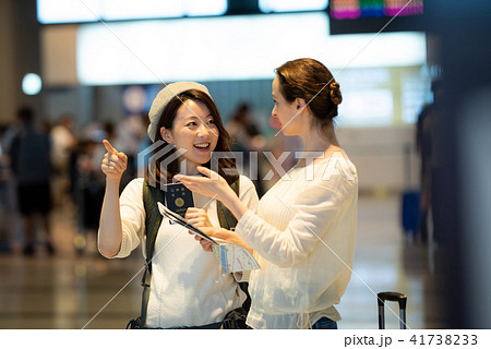 旅行　空港　女性　撮影協力：成田空港 41738233