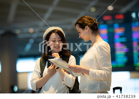 旅行　空港　女性　撮影協力：成田空港 41738239