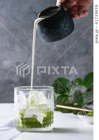 Matcha iced latte 41739639