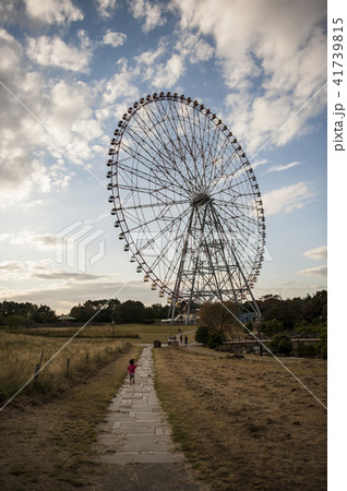 観覧車夕景 41739815