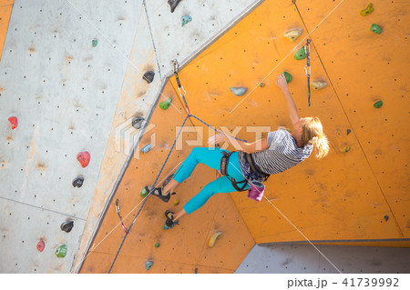 girl climbing up the wall 41739992