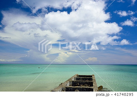 ＜奄美大島＞　夏色の朝仁海岸　07 41740295